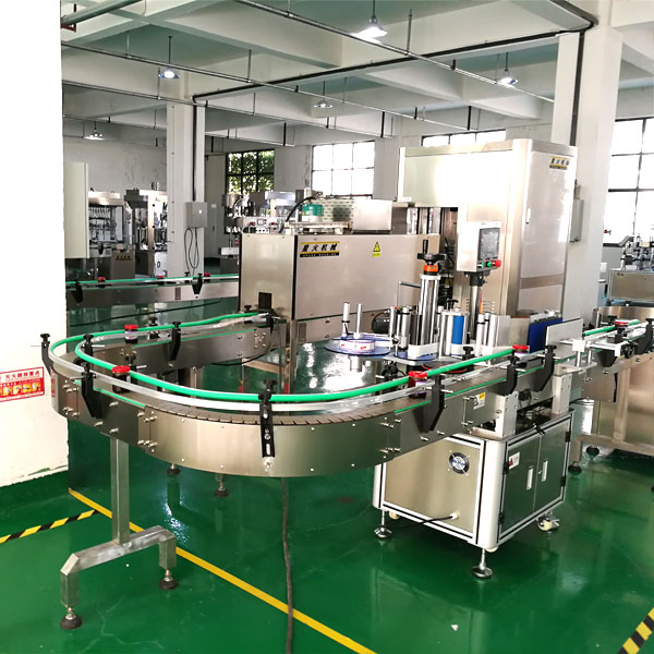 瓶裝辣椒醬灌裝機-大型辣椒醬加工生產線設備細節(jié)展示 瓶裝辣椒醬灌裝機-大型辣椒醬加工生產線設備細節(jié)展示